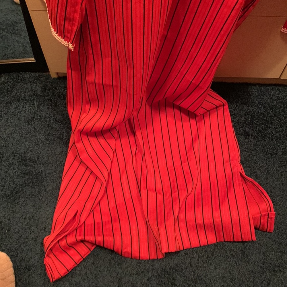 Red caftan - Picture 2 of 2